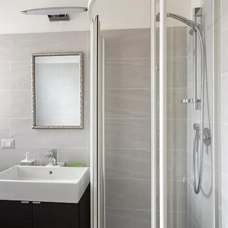 Your Nest In - Via Cantoni Апартаменты